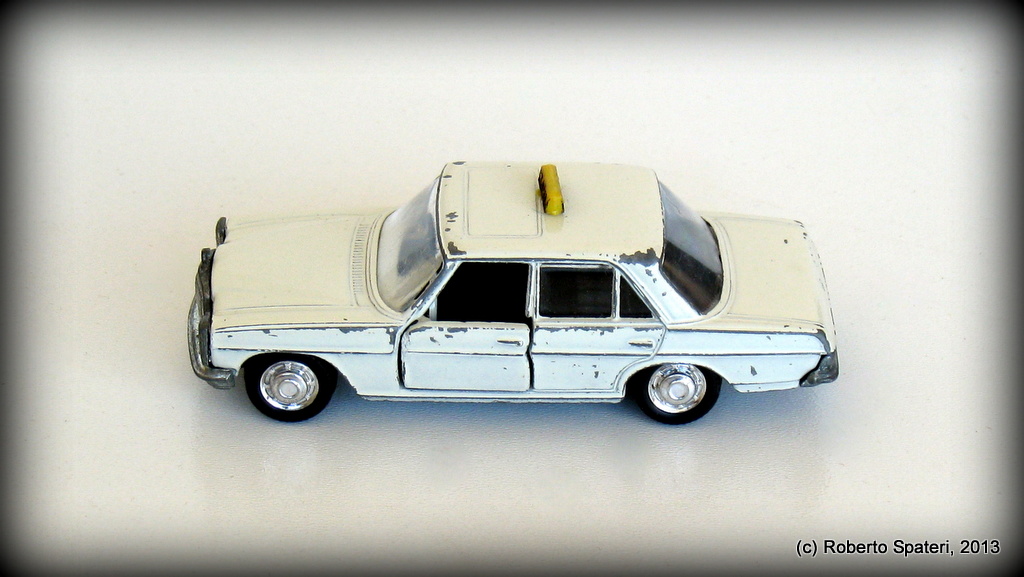 Schuco Mercedes 200 (n.805)